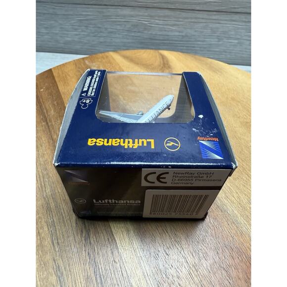 NewRay 1/800 Scale Lufthansa Boeing 767 - 300 Pop - Picture 4 of 6